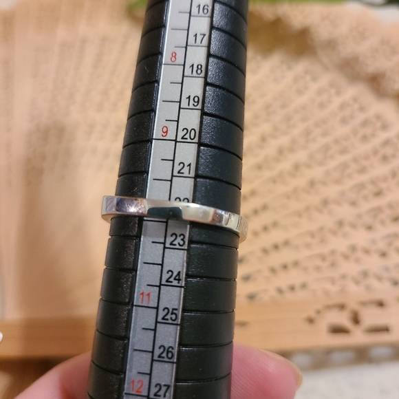 Size 10 ladies ring beautiful teardrop - Picture 8 of 14